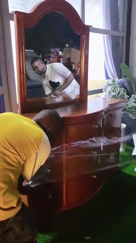 Cover ya Kabati la Sebuleni